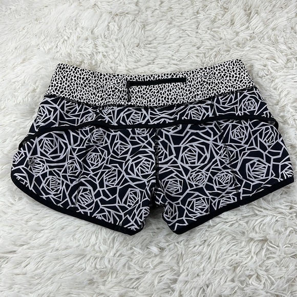 Lululemon Speed Short Posey Black White / Miss Mosaic Black / Black - Picture 5 of 6